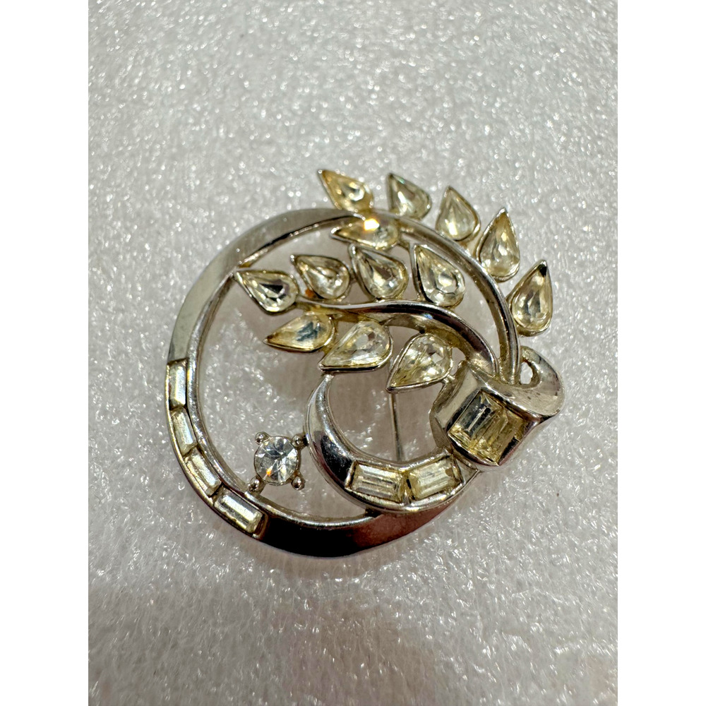 Vtg Crown Trifari Silver Plated Round Wreath Brooch Pat. Pend Teardrop Leaves